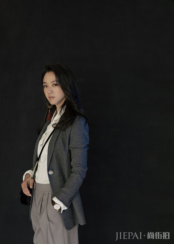 汤唯小西装演绎不一样的女人味,越看越喜欢实力撩人啊!