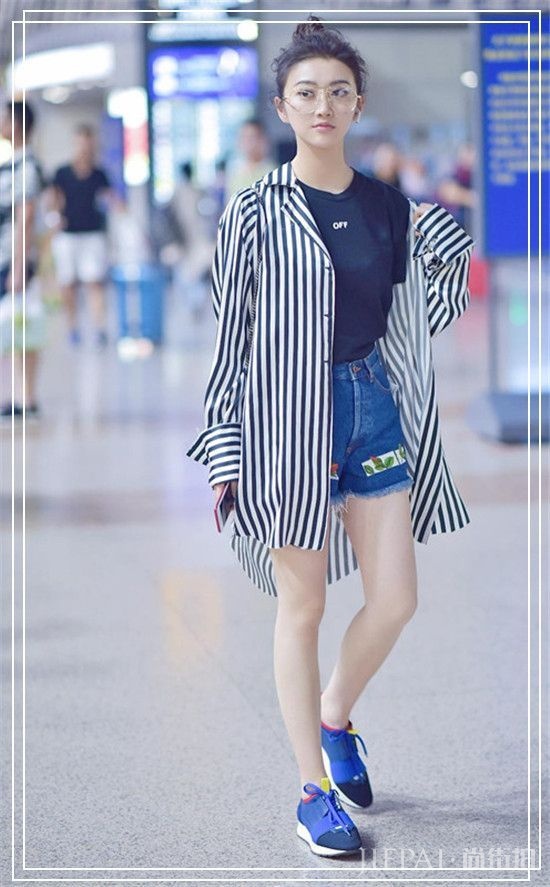 景甜甜美的气息放飞自我，连衣裙现身！