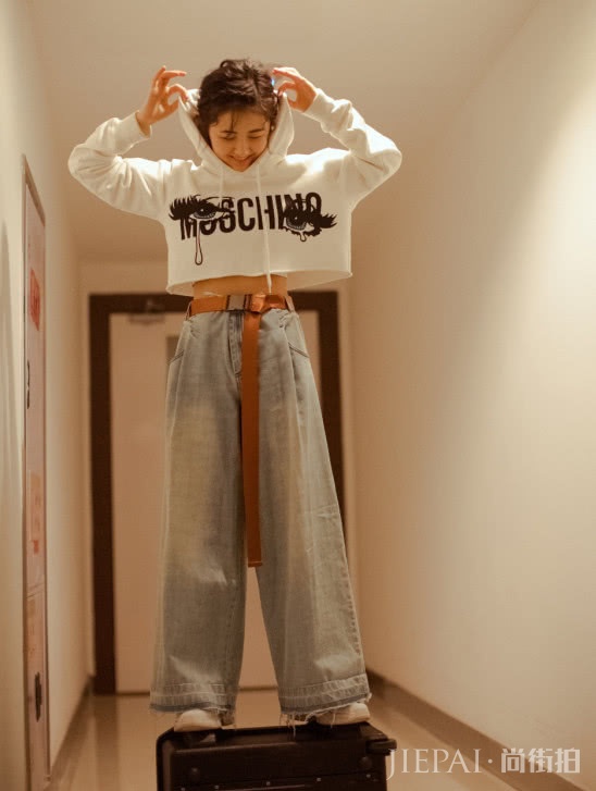 张子枫接地气羽绒造型,还挺不错的