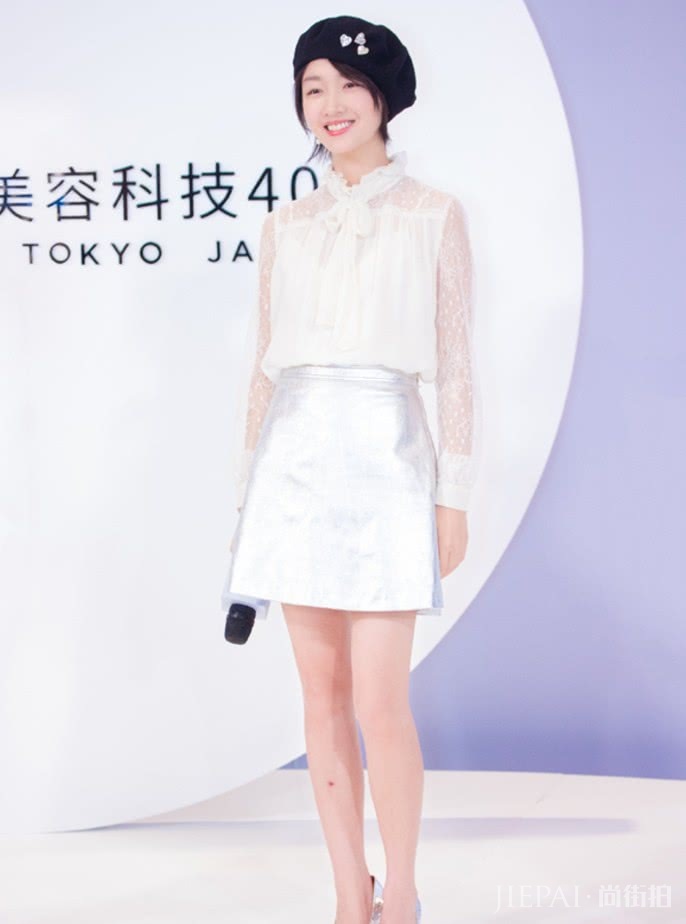 周冬雨有“冬瓜胯”的好吧,穿对礼服就是不一样