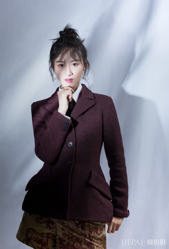 袁冰妍西装搭配花裤子气质好到出众
