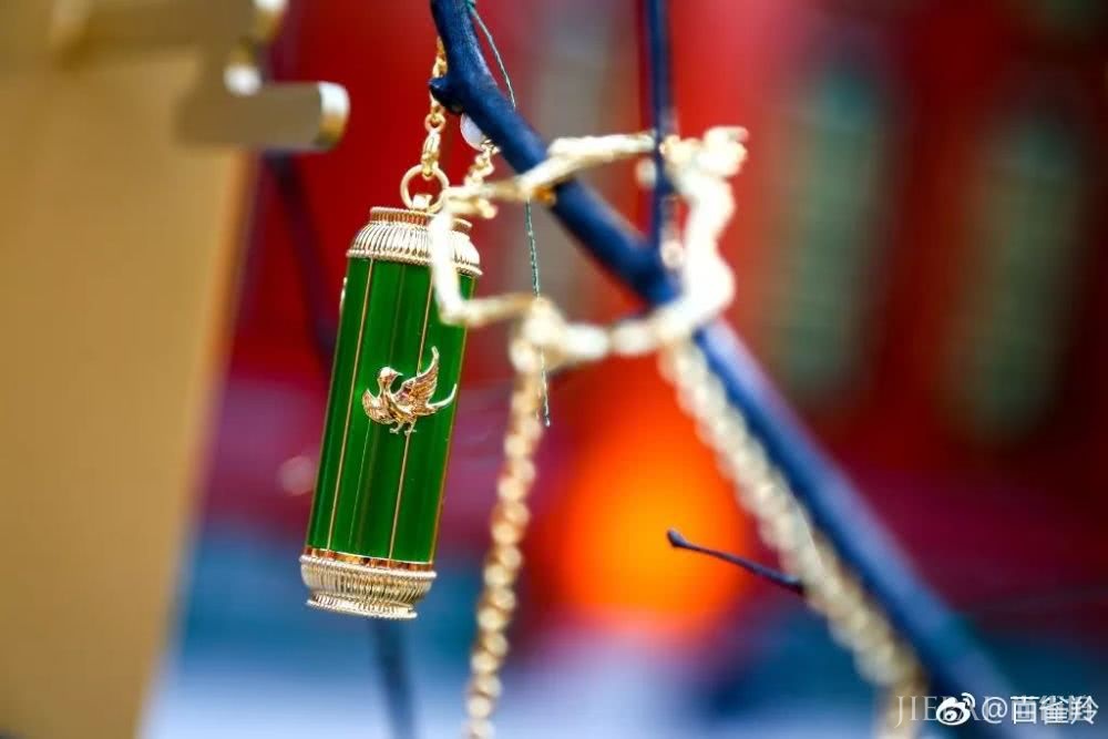 故宫口红上演宫斗戏，但你知道古代美人画唇有多认真吗？