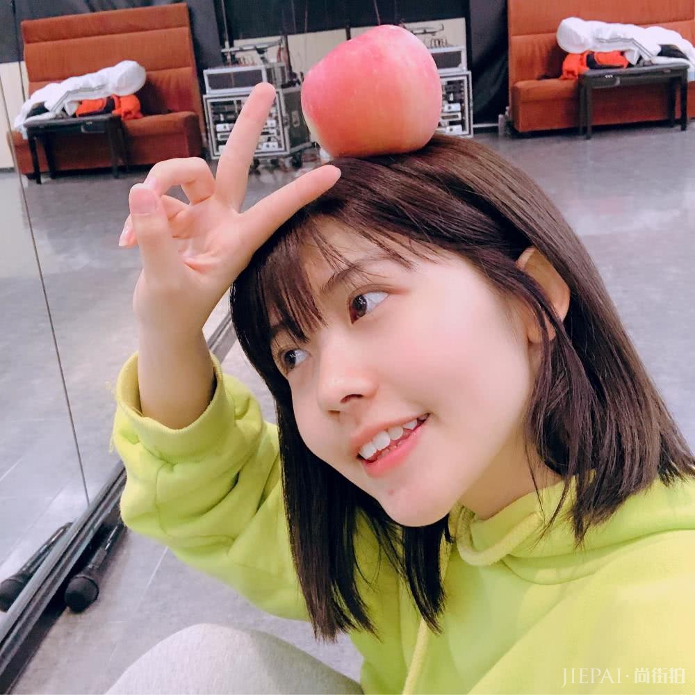 赖美云齐肩短发清新又可爱,显小好多岁!