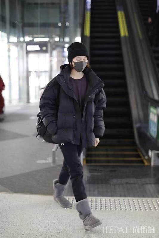 学袁泉两套短款面包服这样搭,轻松告别臃肿感