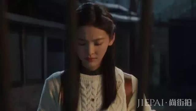 非科班出身、只演过一部作品,她成了春夏后的另一位“宝藏女孩”