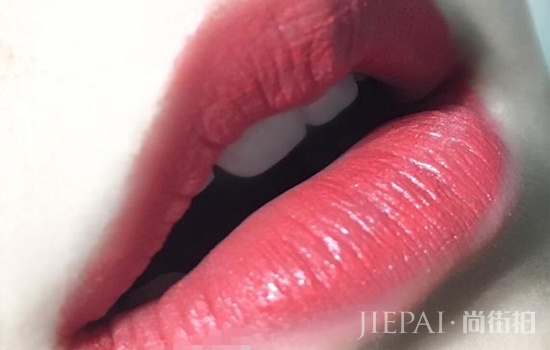 香奈儿丝绒口红43什么颜色 橘色双唇的魅惑