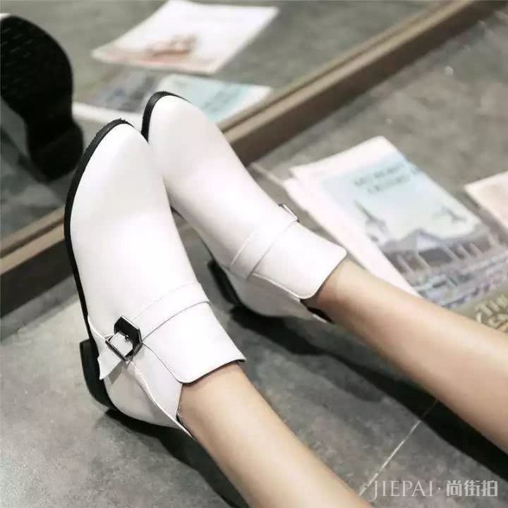 小白鞋还穿不腻吗?现在它才是新一代鞋王