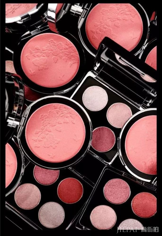 故宫口红上演宫斗戏，但你知道古代美人画唇有多认真吗？