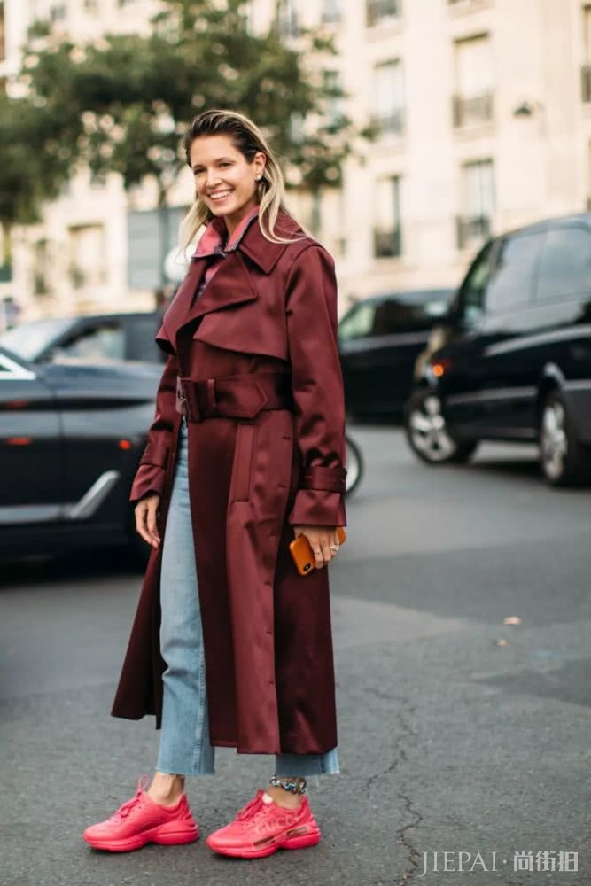欧美街拍 新年穿红色既能喜庆又很时髦