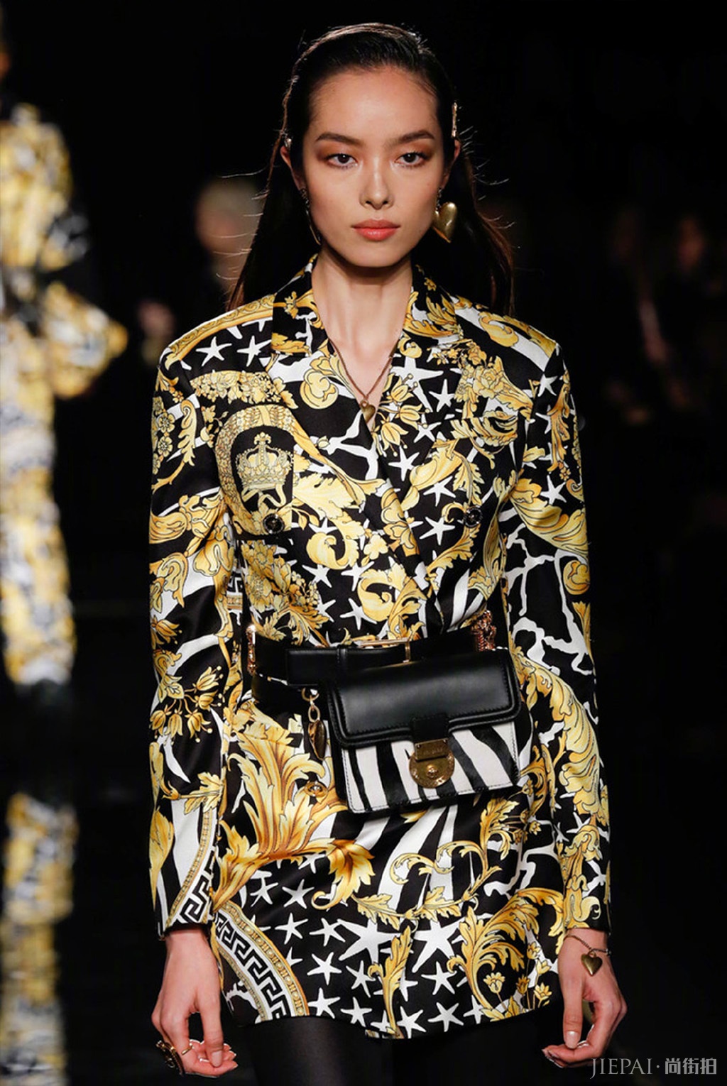 国模三美奢牌早秋秀，刘雯、孙菲菲英姿飒爽，刘春杰魅力释放！