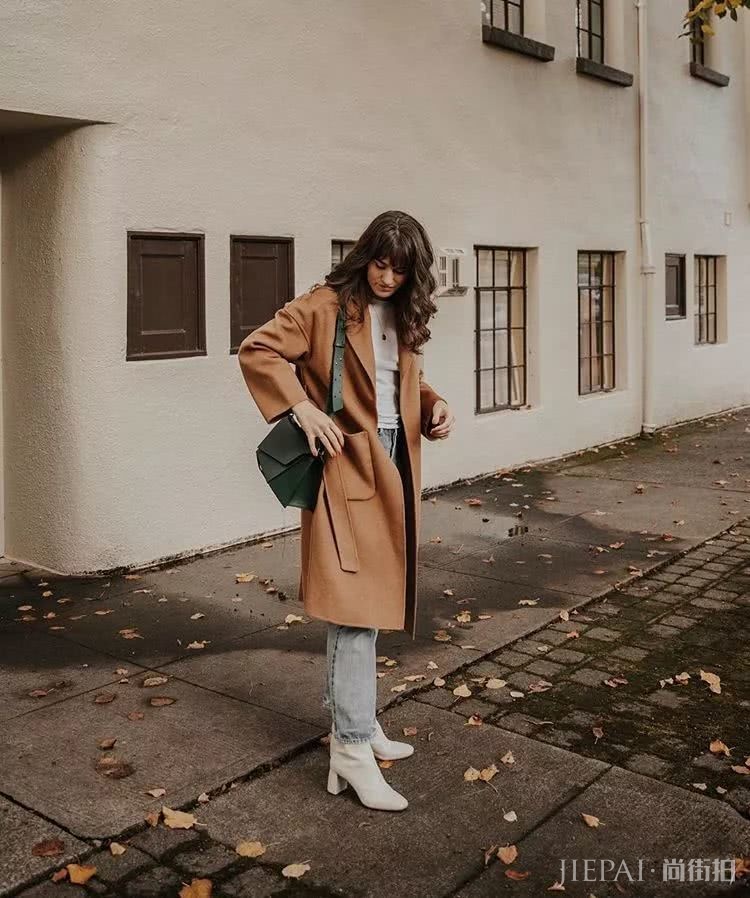 粉+灰、驼+白，这几个颜色穿在一起叫“看起来很贵”！