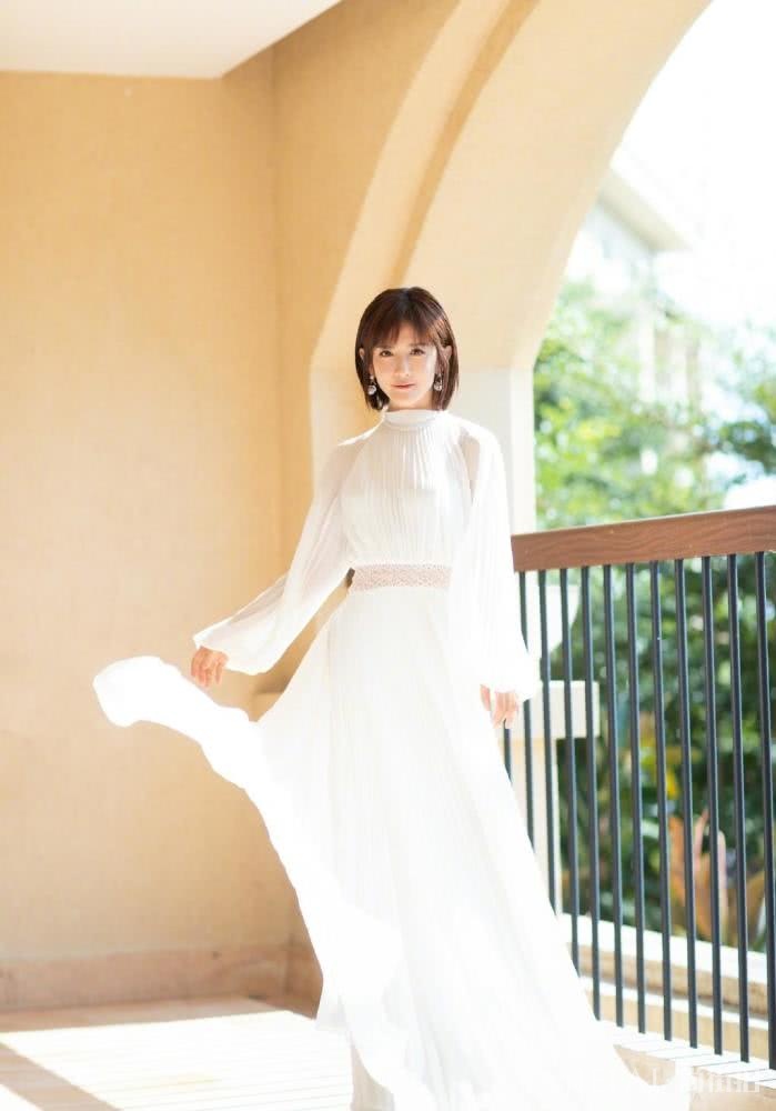 谢娜是时尚黑洞?穿了热巴的裙子重新美回颜值巅峰