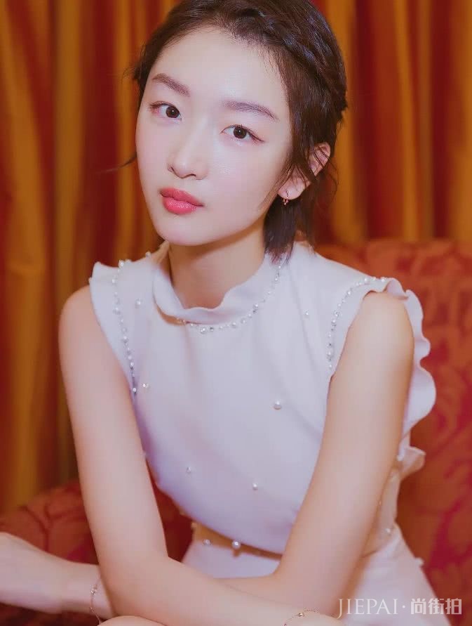 秋冬穿搭指南：不同肤色的人怎样穿衣更好？