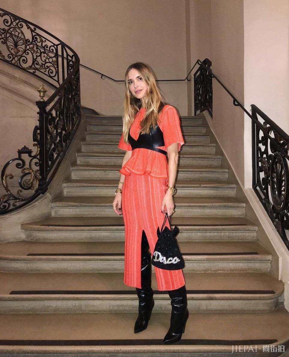 英国女王最爱的颜色,要不你穿起来试试?