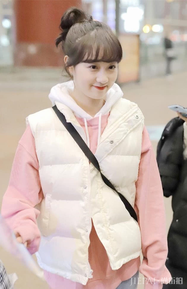 卫衣的7款搭配，穿上活泼又俏皮，怎么穿都好看