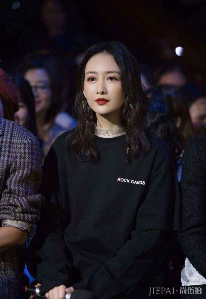 王鸥裙子里面又穿了一件裙子时髦到飞起,气质令人叹服