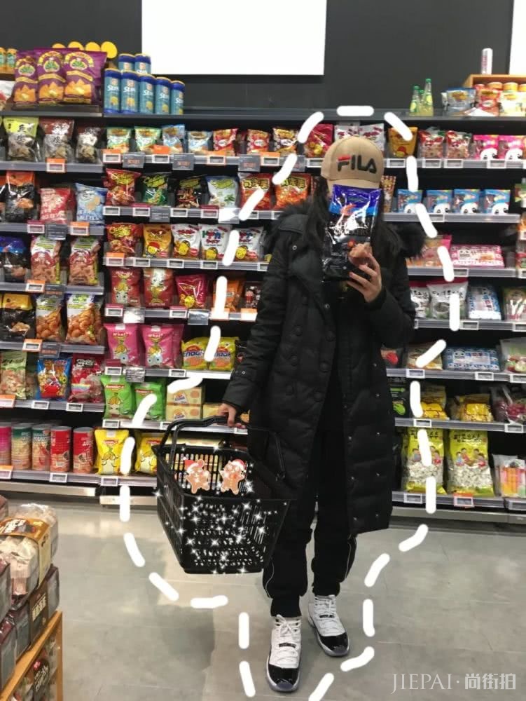 只会穿那几种款式的鞋?入手一双“小众联名球鞋”吧,保证让你潮味十足