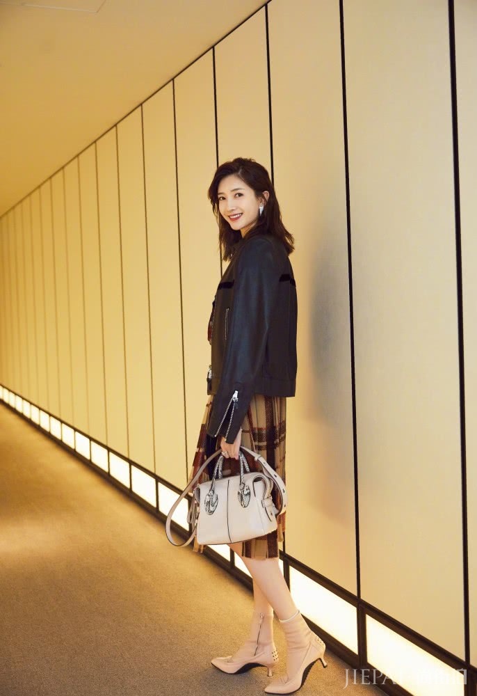 江疏影少女、复古、霸气各种风格轻松切换,真不愧为百变女王