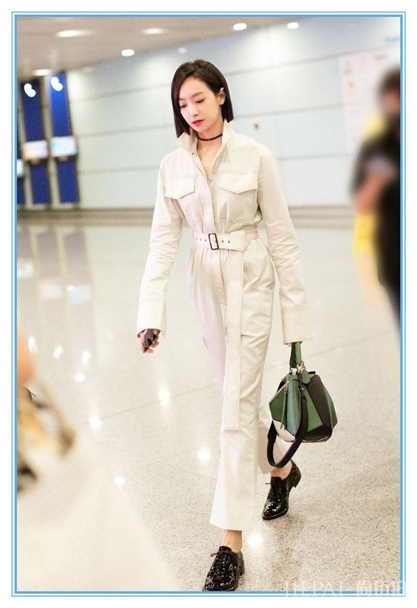 宋茜这个混搭我服!一身酷姐装扮却剪个萝莉头
