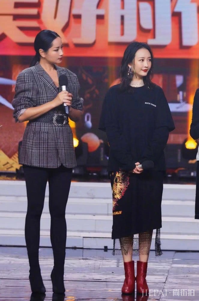 王鸥穿黄色西装优雅个性,复古穿搭就学她