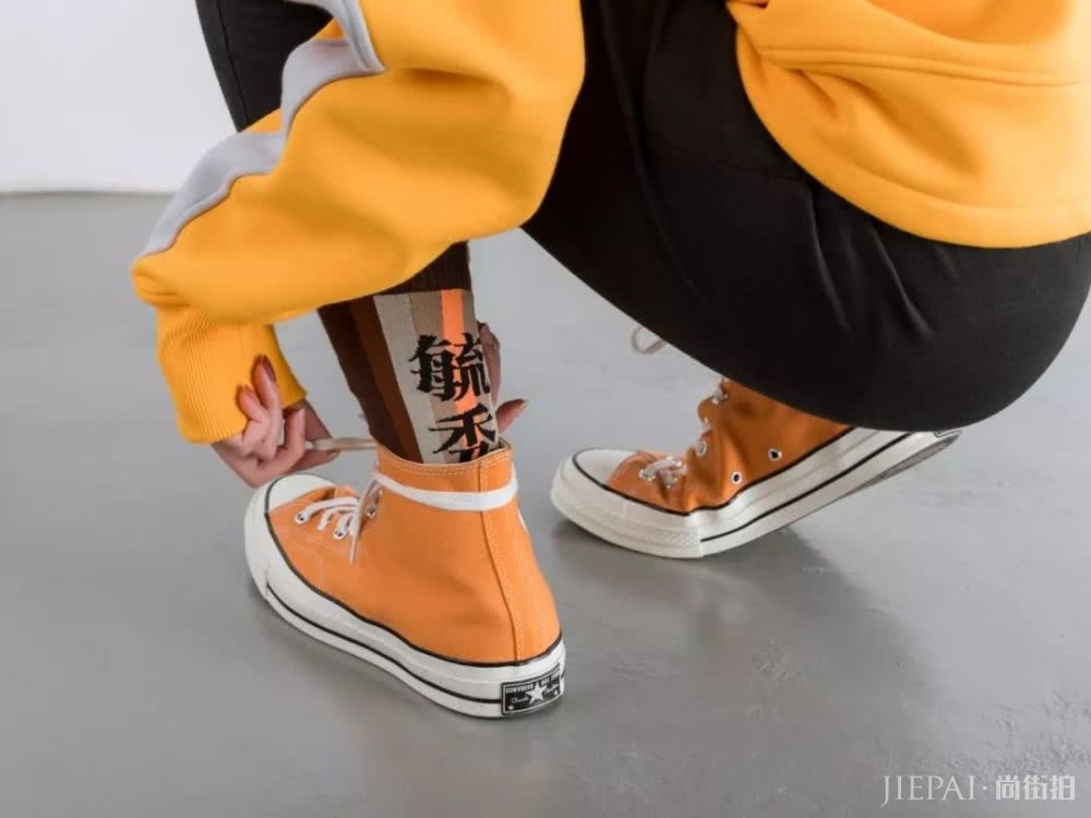 骚气衬衫配保温棉服，最后袜子暖你双脚