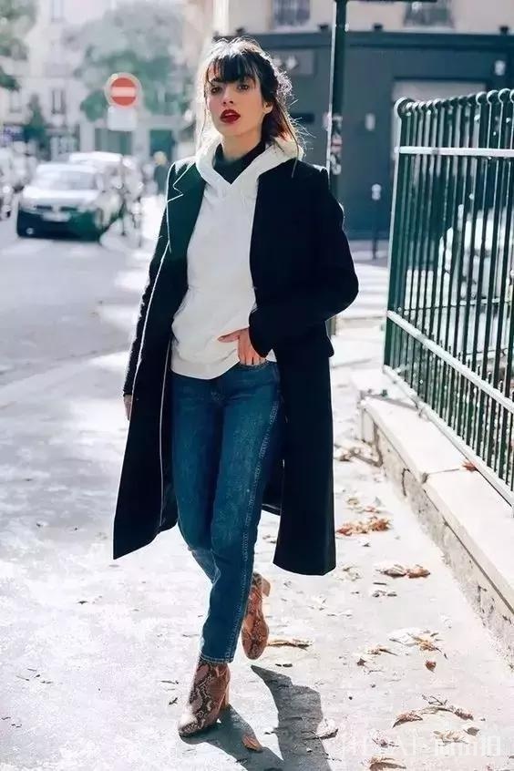 谁说卫衣只可以外穿？这么搭配真的美翻了！