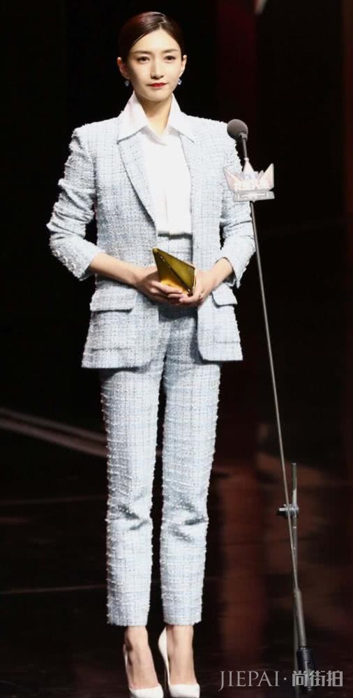 江疏影踩上白色高跟鞋，比超模还有气场