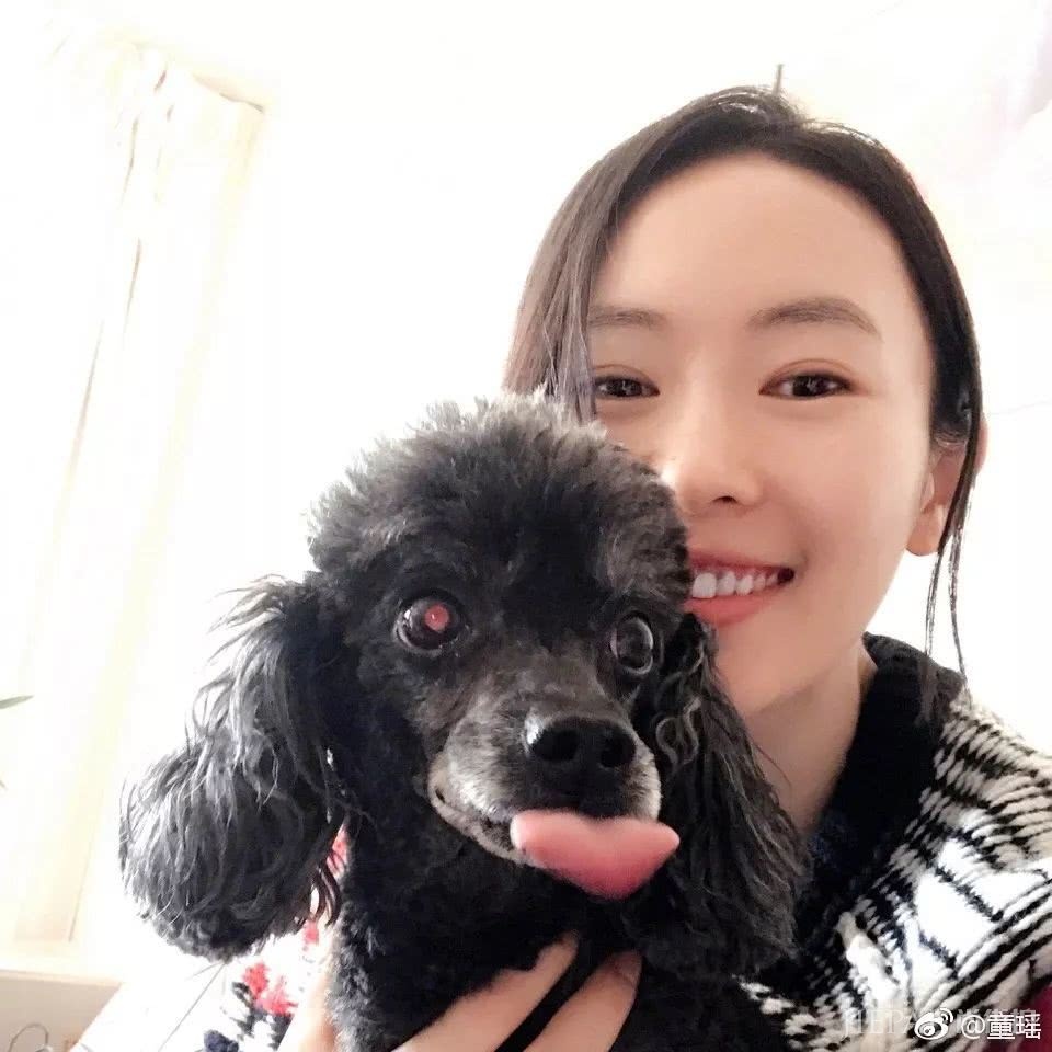 童瑶的气质太温婉了,这次斜刘海的造型加分不少呢