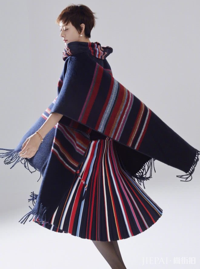 孙俪穿普通的高跟鞋能秀出大长腿,给这双腿跪了