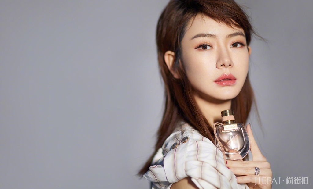 童谣这波斜刘海的加分操作一定要get