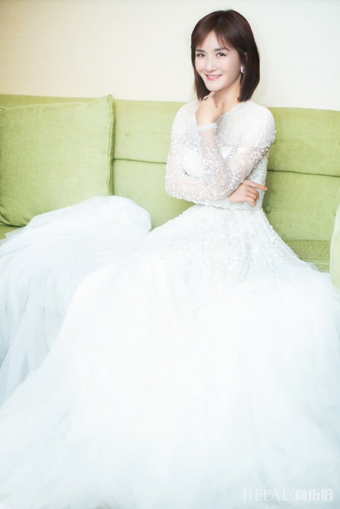 谢娜是时尚黑洞?穿了热巴的裙子重新美回颜值巅峰