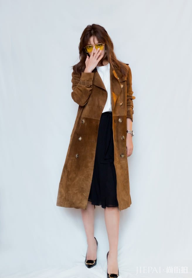 赵薇戏外穿搭也非常不错简单且时尚