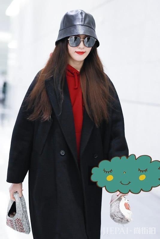 唐嫣红黑两色风衣配出高级感,适合过节穿!