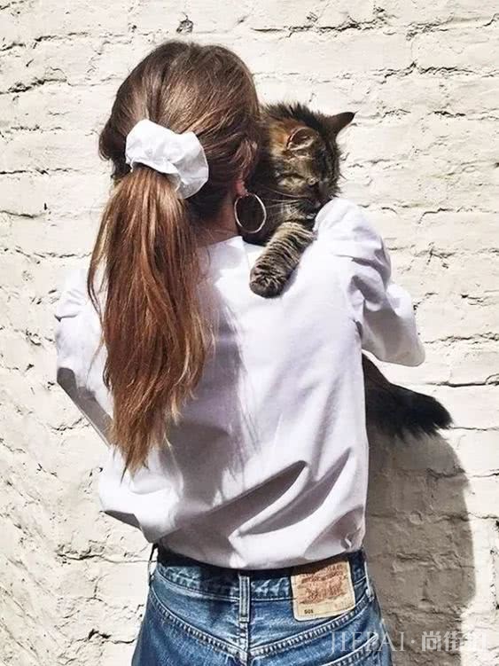 时尚圈太膨胀了吧 小时候1块钱的发圈现在卖到1000 凭什么