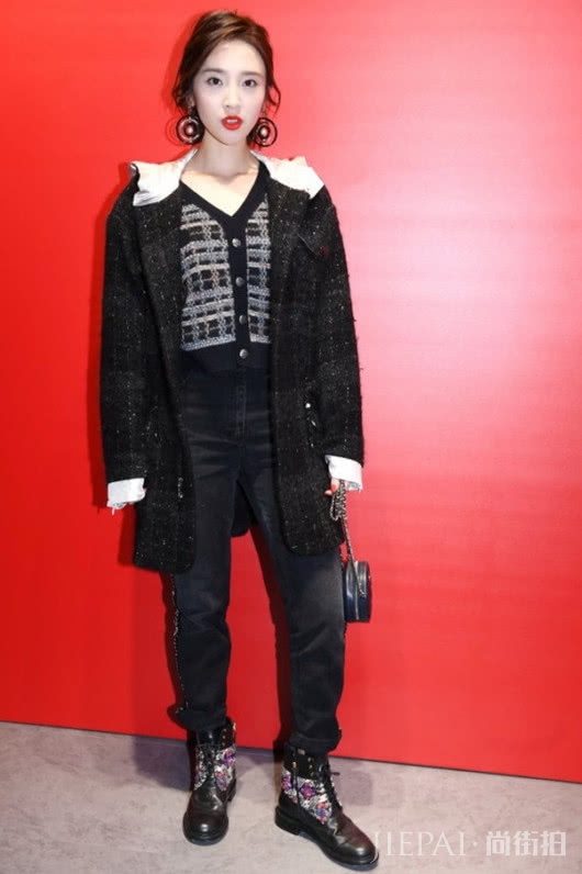 秋冬学会牛仔裤+马丁靴,经典帅气