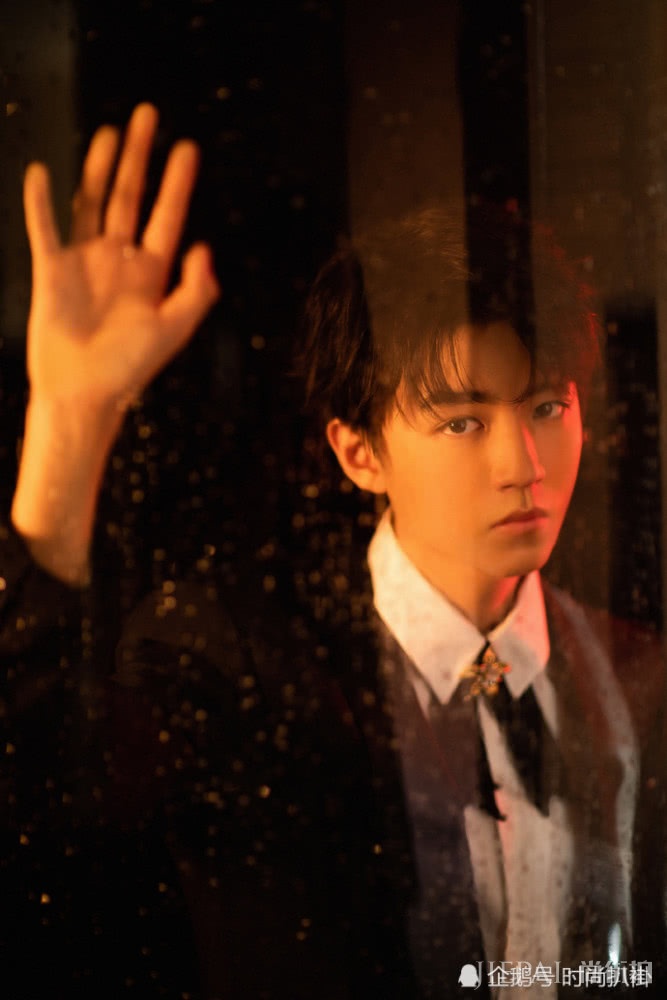 TFBOYS合体西装杀超 成年后的感觉就是不一样