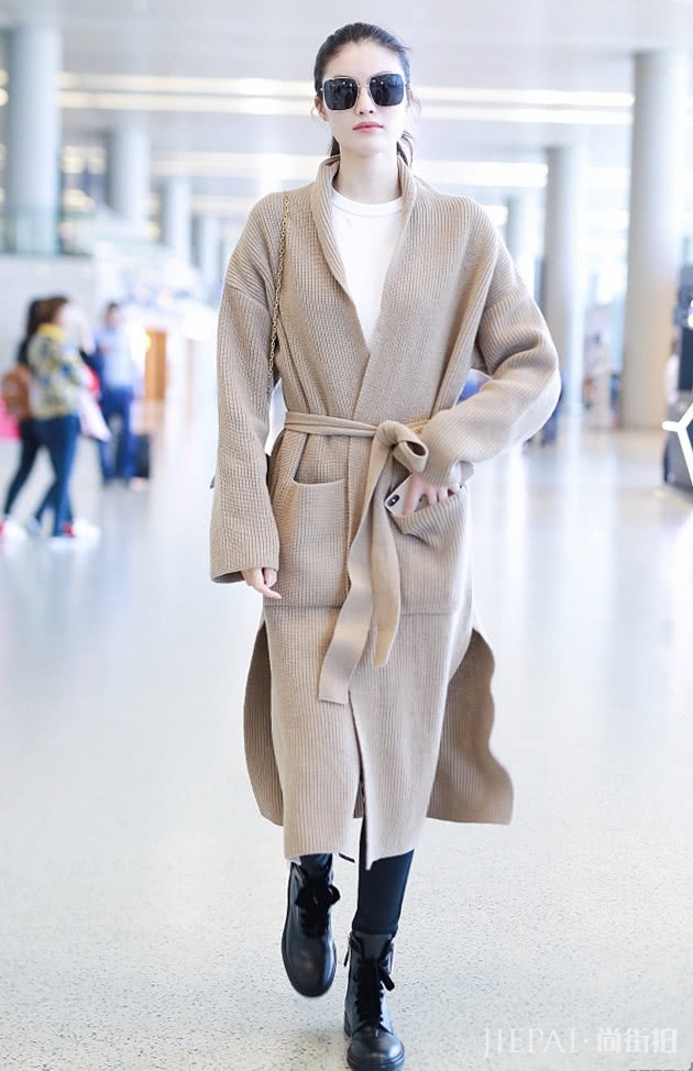 想在人群中脱颖而出?怎么能少了系带大衣