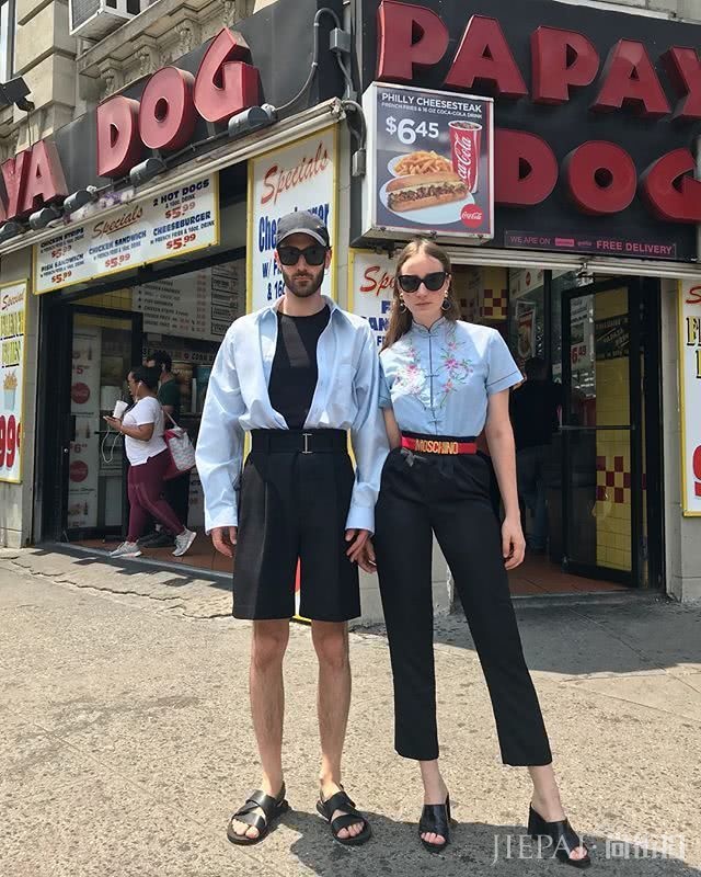 3年来每天都穿情侣装！这对法国ins网红果真相爱了