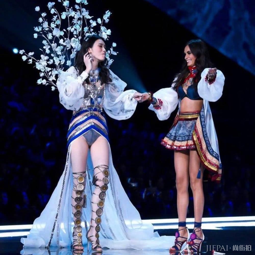 来自盛产超模的巴西,因别人摔跤而走红,被封外号“扶瑶姐”