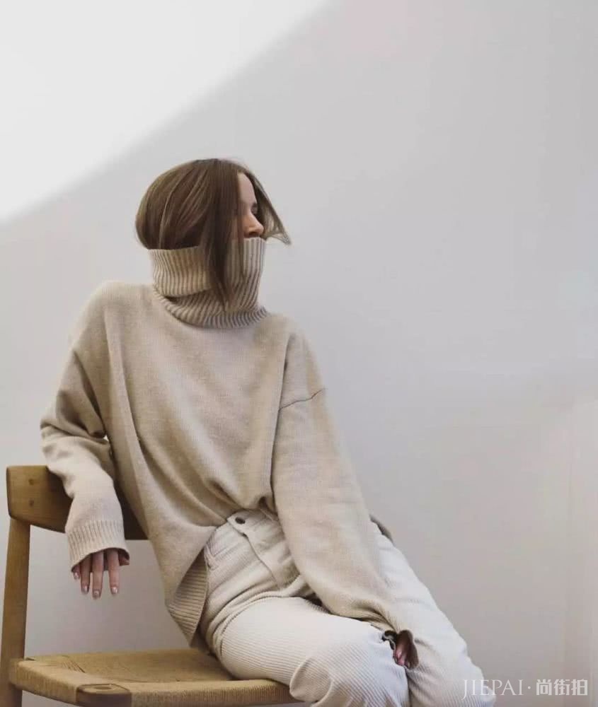 粉+灰、驼+白，这几个颜色穿在一起叫“看起来很贵”！