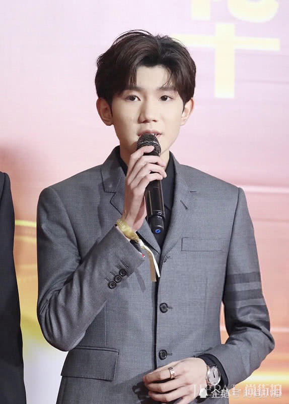 TFBOYS合体西装杀超 成年后的感觉就是不一样