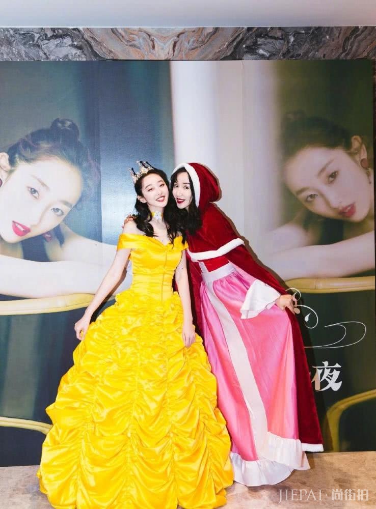 娄艺潇西装裙大秀美腿,灵感来自“渔网”?