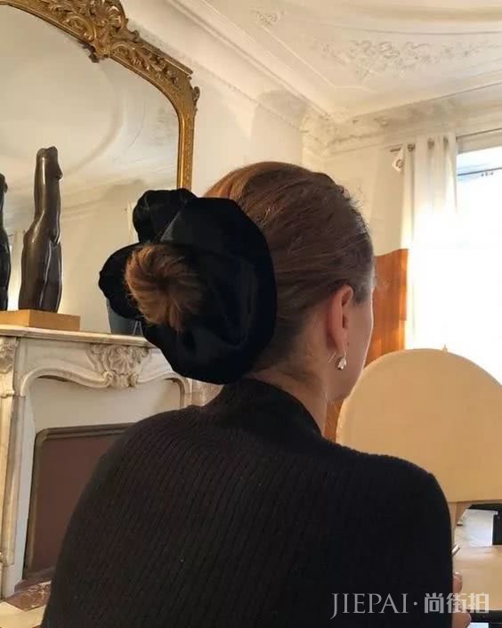 时尚圈太膨胀了吧 小时候1块钱的发圈现在卖到1000 凭什么