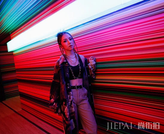 邓紫棋自然飘逸的样子女人味更足，这才叫惊艳