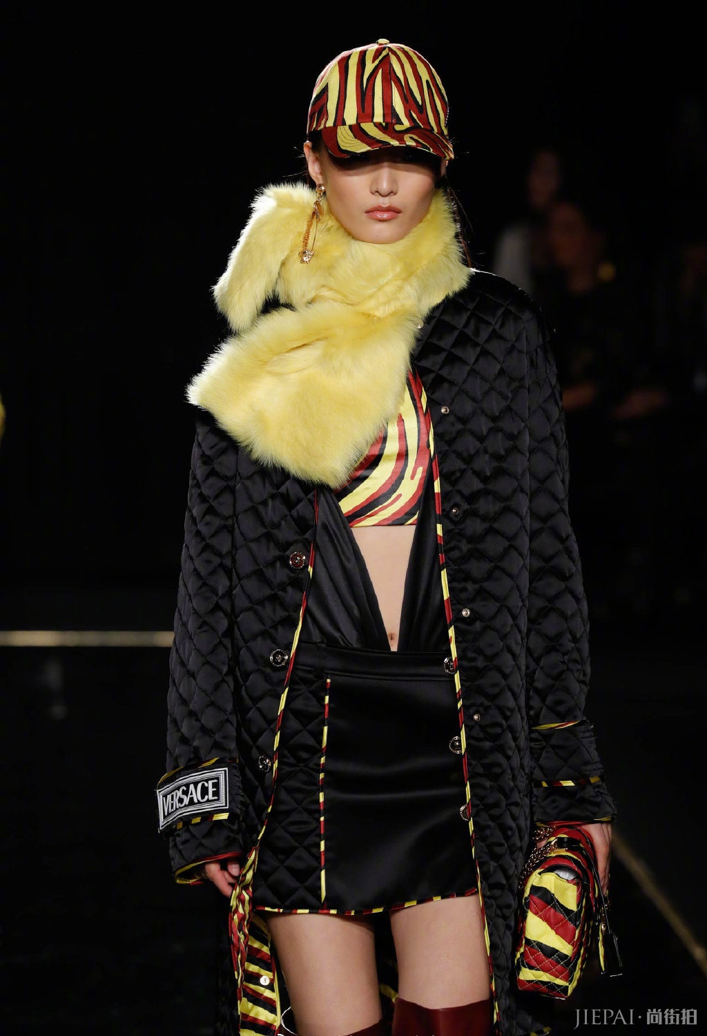 国模三美奢牌早秋秀，刘雯、孙菲菲英姿飒爽，刘春杰魅力释放！