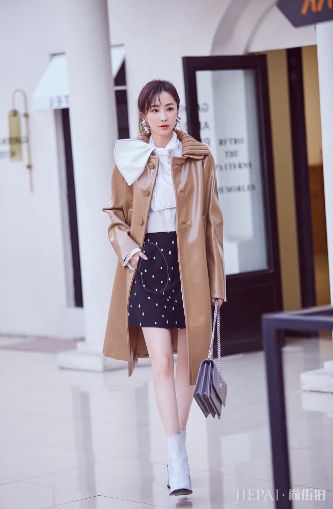 这6款皮衣+裙子混搭刚柔并济,点亮你的秋冬造型