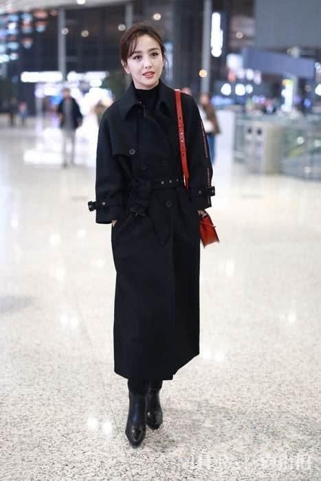 唐嫣红黑两色风衣配出高级感,适合过节穿!