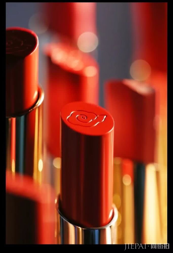 故宫口红上演宫斗戏，但你知道古代美人画唇有多认真吗？