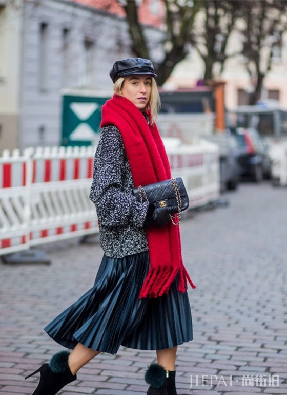 小个子怎么穿才显气质？百褶裙来助攻，舒适又养眼