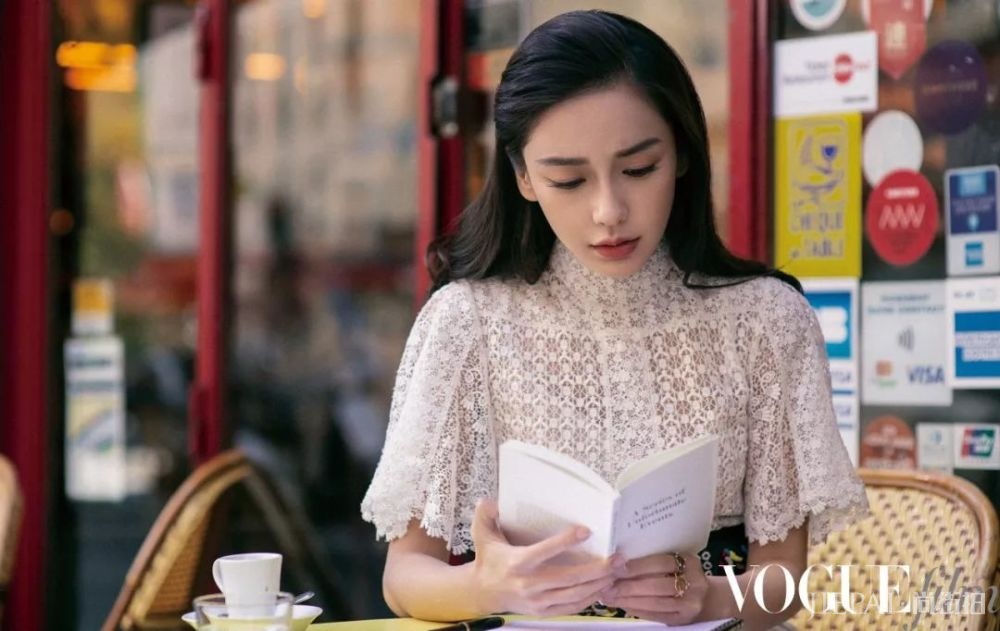 Angelababy演绎《巴黎奇遇》:陌生街头的柳暗花明